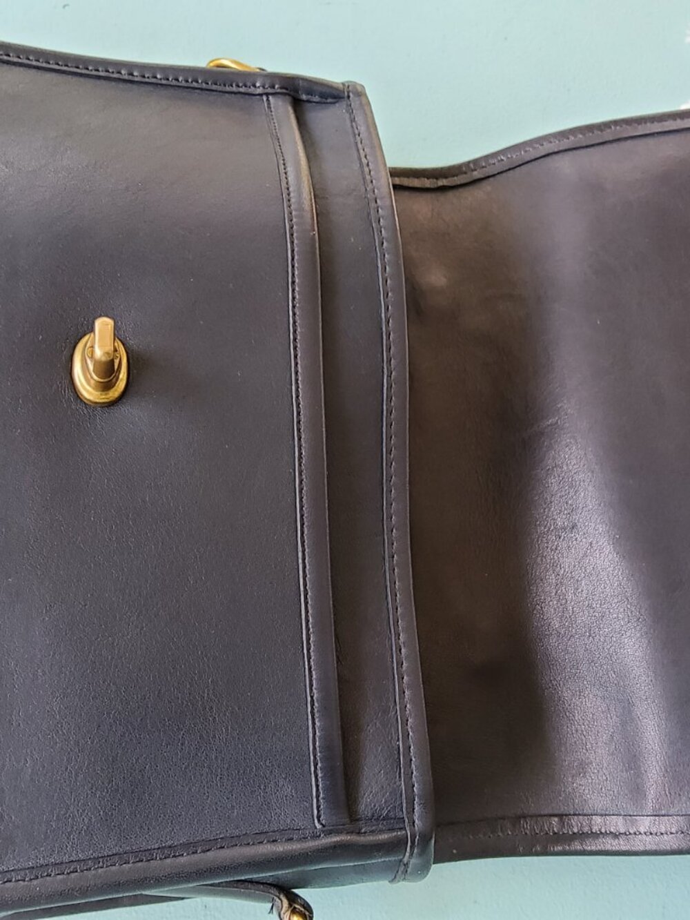 Vintage Coach Court Crossbody in Navy 9870 - Picture 6 of 16